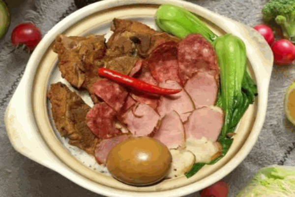 品芳煲仔饭