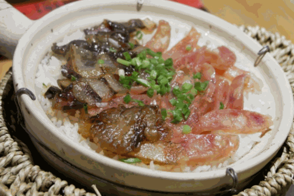 幸运村口口香煲仔饭