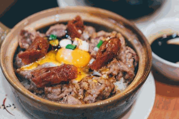 煲再碗里煲仔饭