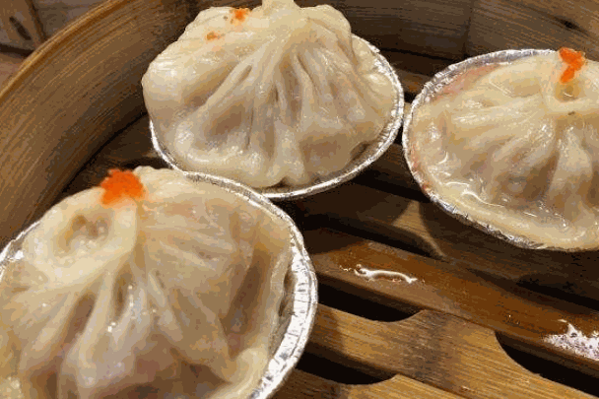 喉口香灌汤小笼包
