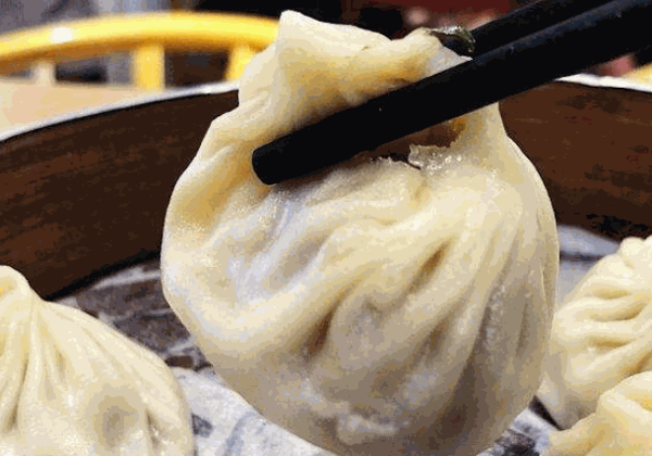 喉口香灌汤小笼包