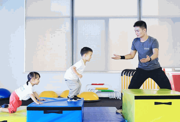 鹿晞体能少儿体适能俱乐部