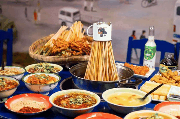 老马路串串香