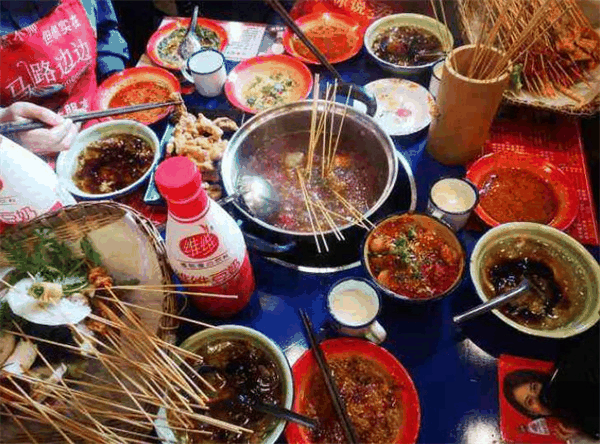 老马路串串香