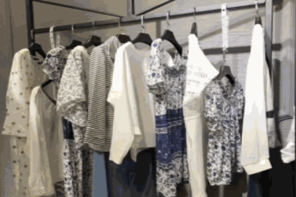 雅致汇服饰
