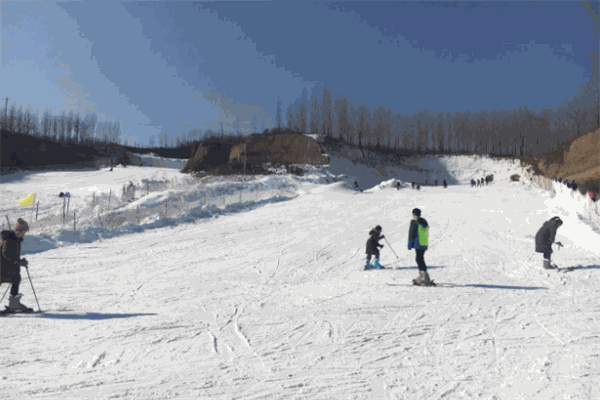 龙泉国际滑雪场