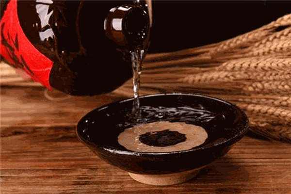 黄三两酒