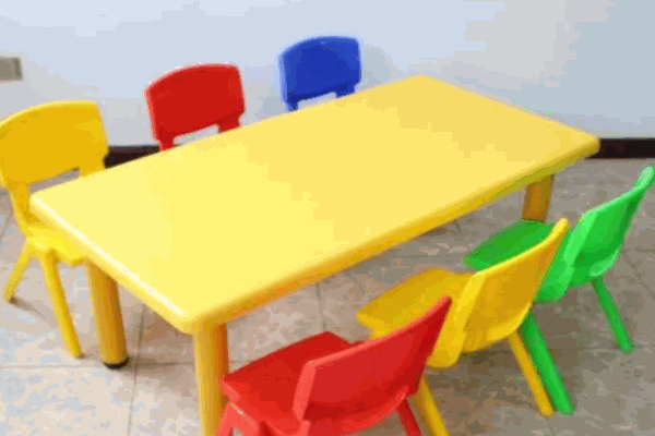 利方儿童桌椅