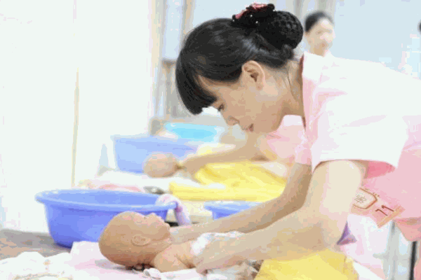 绿丝带月嫂