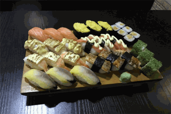 樱の恋寿司店