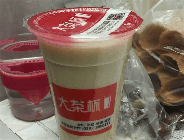 大茶杯装奶茶