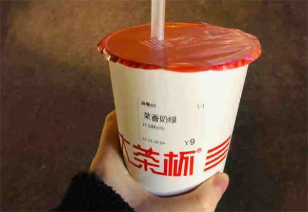 大茶杯装奶茶