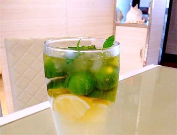 大茶杯装奶茶