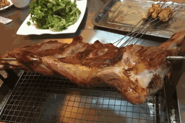 迎燕阁烤羊腿