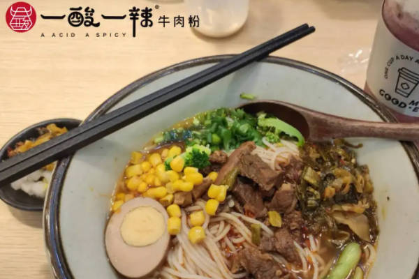 一酸一辣酸菜牛肉粉