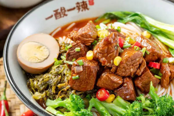一酸一辣酸菜牛肉粉