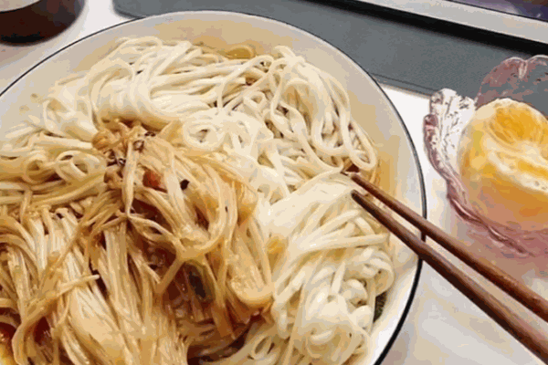 张兰拉面