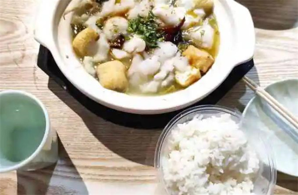 小鱼号酸菜鱼米饭