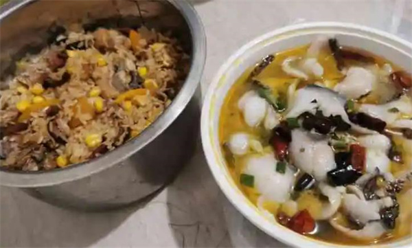 小鱼号酸菜鱼米饭