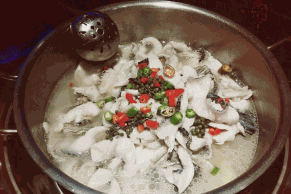 鲜愉乐唇味鱼火锅