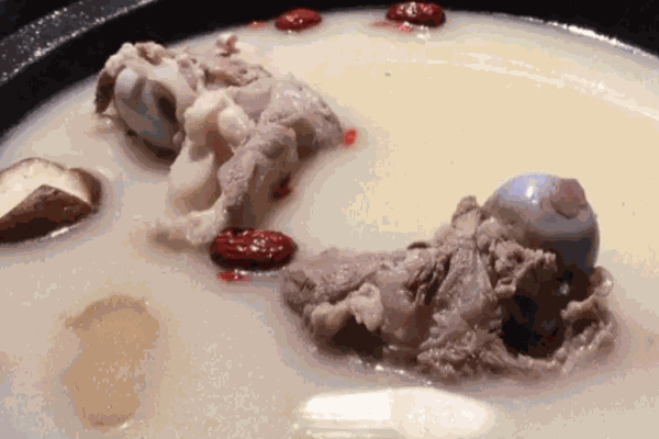 汤华式骨头王火锅