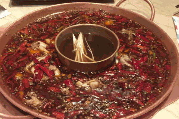吴老倌美蛙鱼头匠心火锅