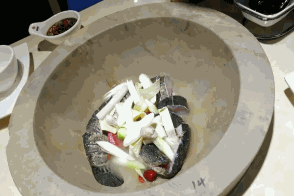 云情鱼意蒸汽石锅鱼火锅
