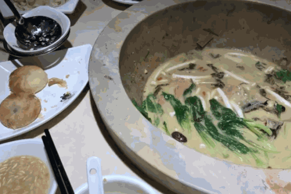 云情鱼意蒸汽石锅鱼火锅