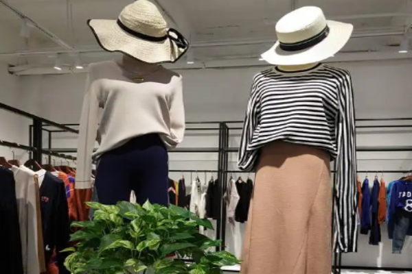 依诺女装