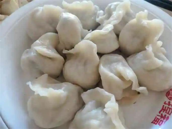 捏福饺子