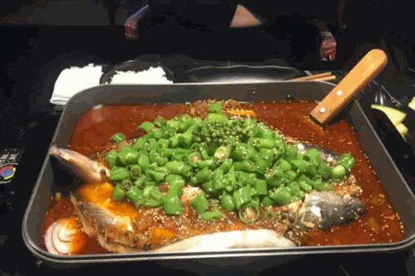 青炉里烤鱼音乐餐厅