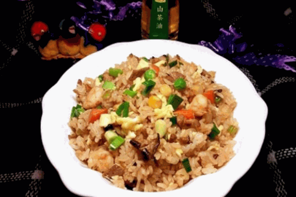 食在行茶油炒饭