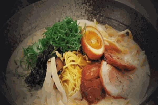 东谷滋拉面寿司店