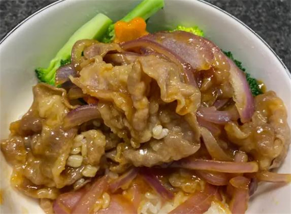 牛谷丽番茄肥牛饭
