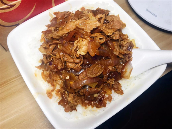 牛谷丽番茄肥牛饭