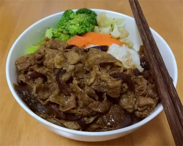 食一锅肥牛饭