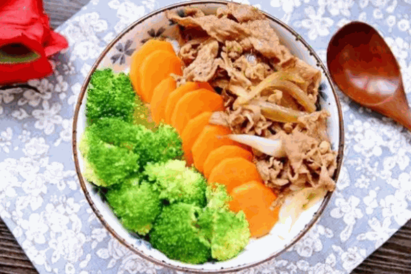 牛谷丽番茄肥牛饭