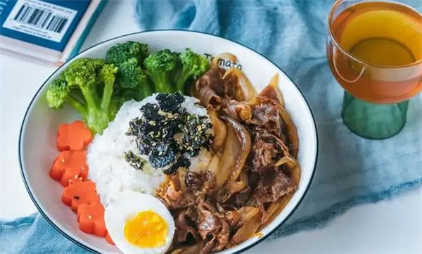 牛谷丽番茄肥牛饭