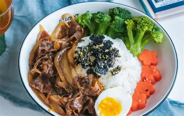 牛谷丽番茄肥牛饭