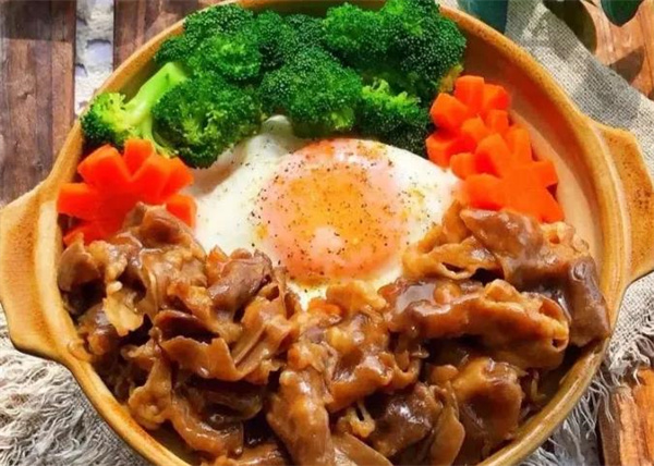 牛谷丽番茄肥牛饭