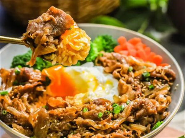 牛谷丽番茄肥牛饭