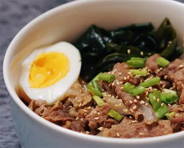 牛谷丽番茄肥牛饭
