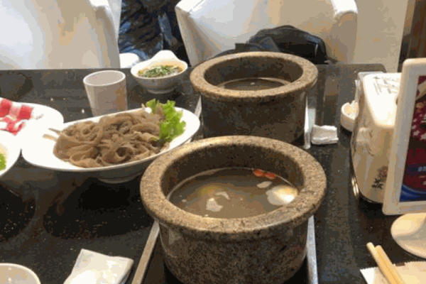 石头老火锅