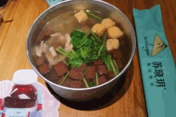 苏晓玥鸭血粉丝
