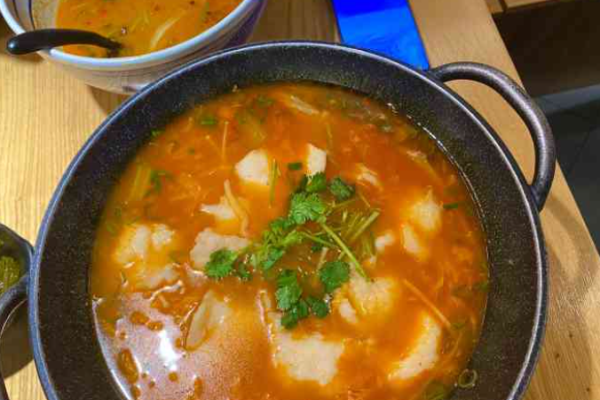 乐潮儿酸菜鱼捞饭加盟