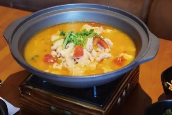 乐潮儿酸菜鱼捞饭加盟