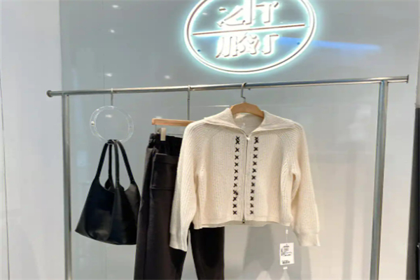 那汀女装加盟