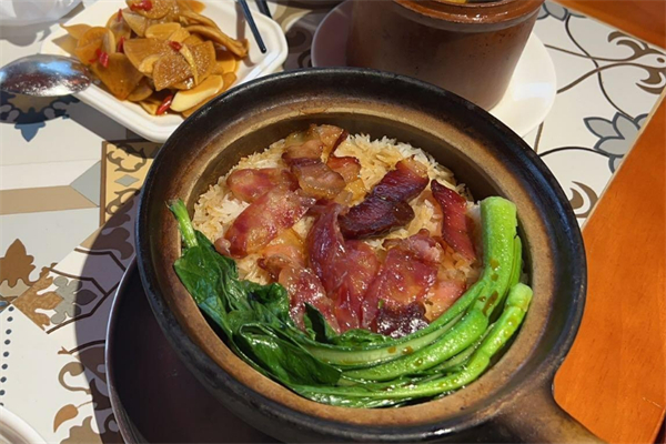 小薇姐姐煲仔饭加盟