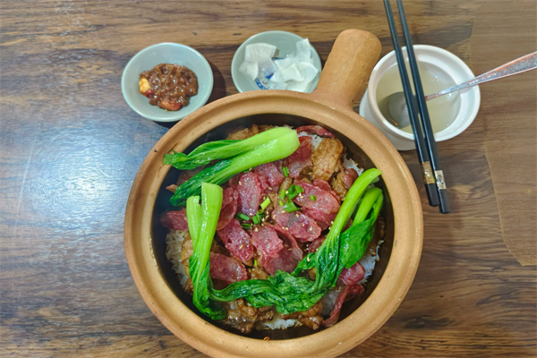 小薇姐姐煲仔饭加盟