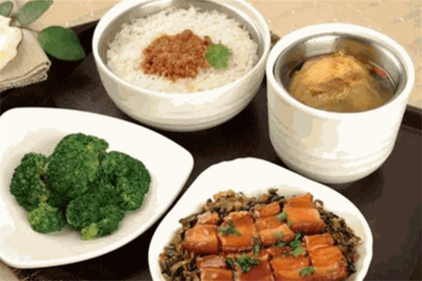 原盅蒸饭煲仔饭加盟
